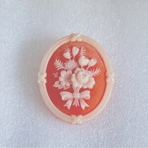 Vintage Avon Cameo Silouette Pin Brooch Signed